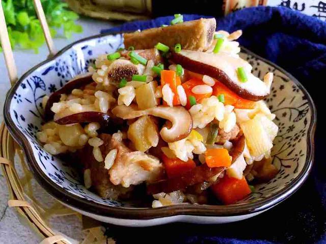 這飯我家隔三差五就想吃,不吃就饞得慌,有了這飯都不用炒菜了