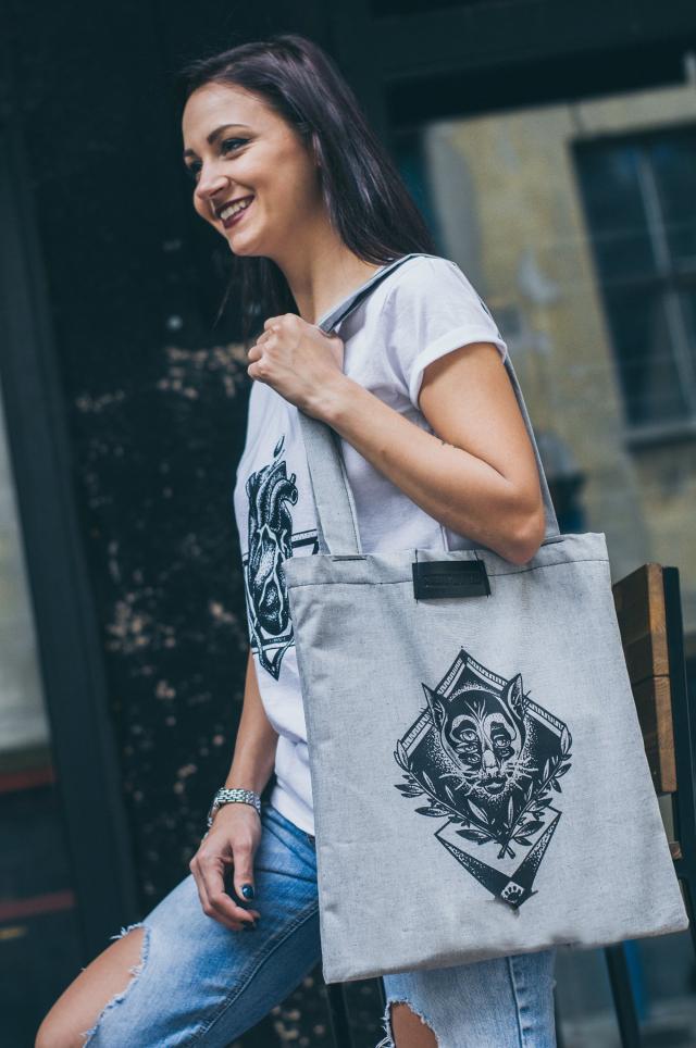 只需一個帆布袋,Effortless Chic風就能輕鬆打造出來!