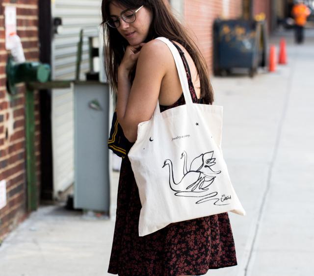 只需一個帆布袋,Effortless Chic風就能輕鬆打造出來!