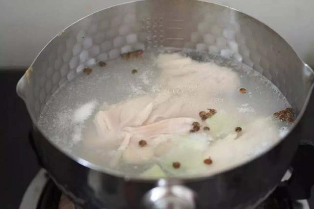 雞胸肉總是不夠入味，試試這麼做，保證鮮嫩入味超好吃