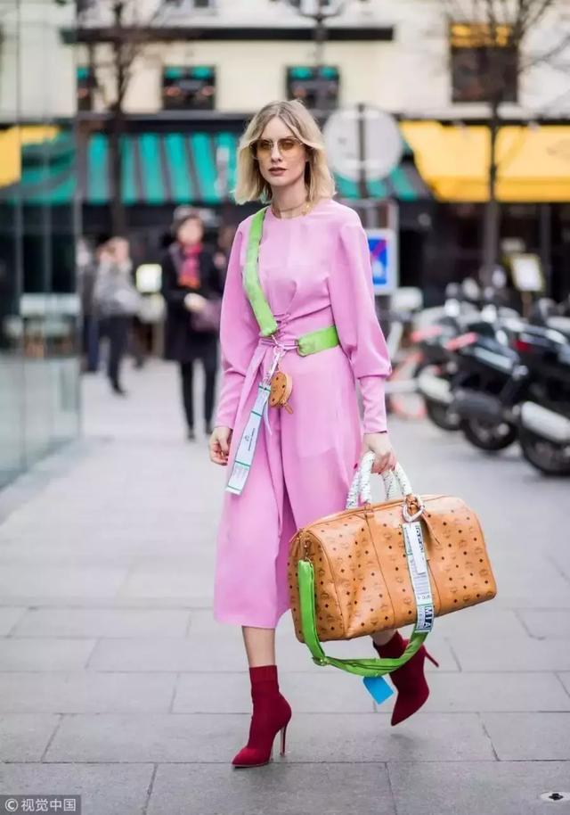 所有姑娘都能模仿的穿搭套路，她有