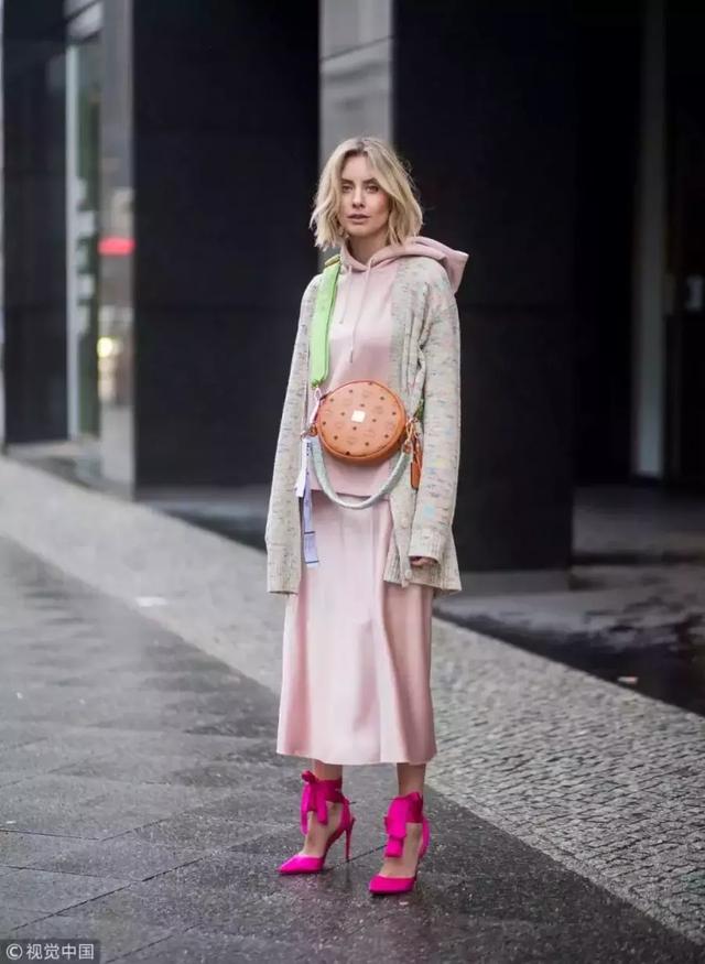 所有姑娘都能模仿的穿搭套路，她有