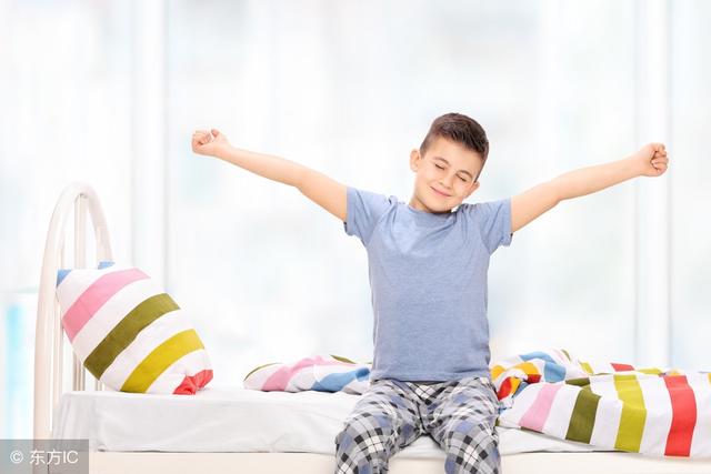 床上一早一晚做這幾件事，你就知道有多養生！