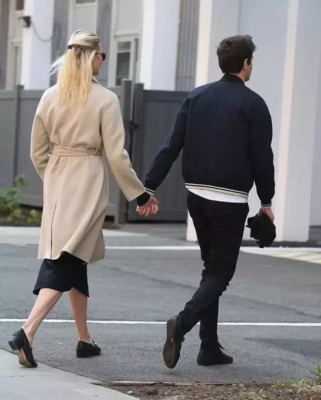 長腿超模放棄900萬美元高薪當碼農，26歲成功登上福布斯！