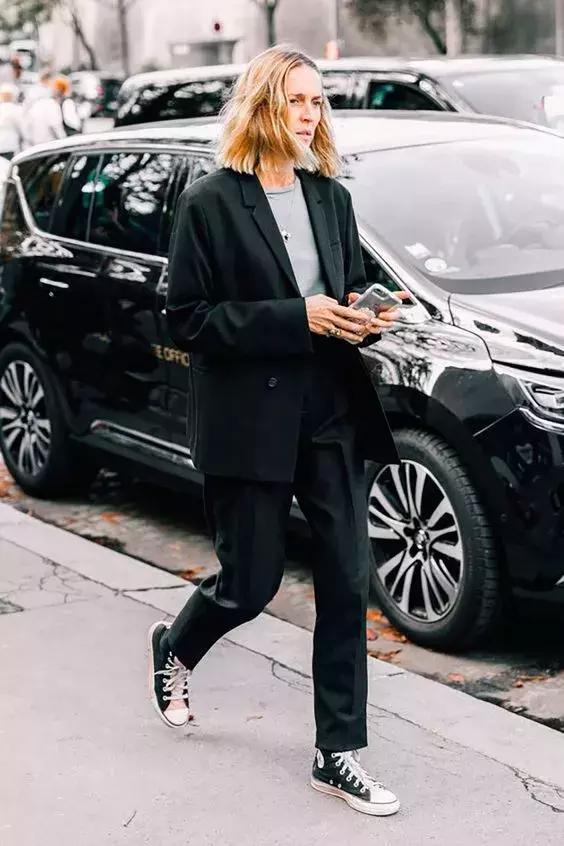 一條小黑褲,搞定100種時髦搭配! !