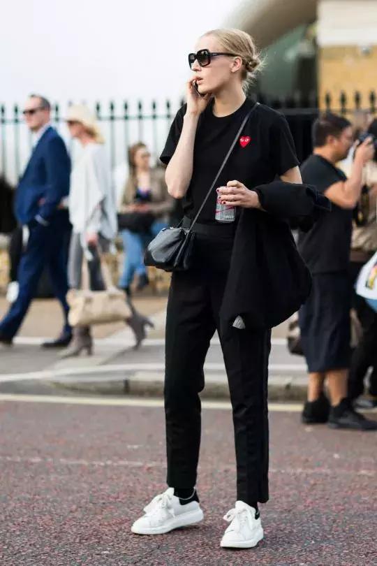 一條小黑褲,搞定100種時髦搭配! !