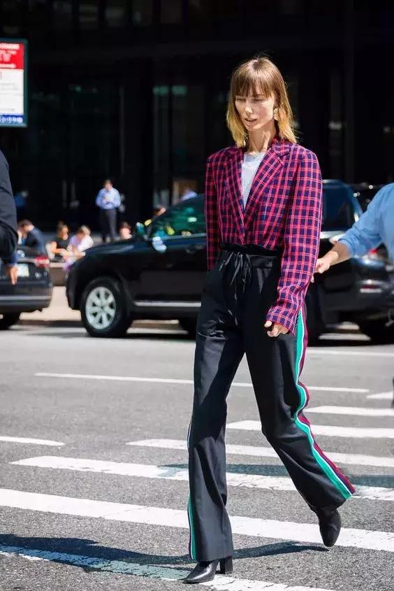 一條小黑褲,搞定100種時髦搭配! !