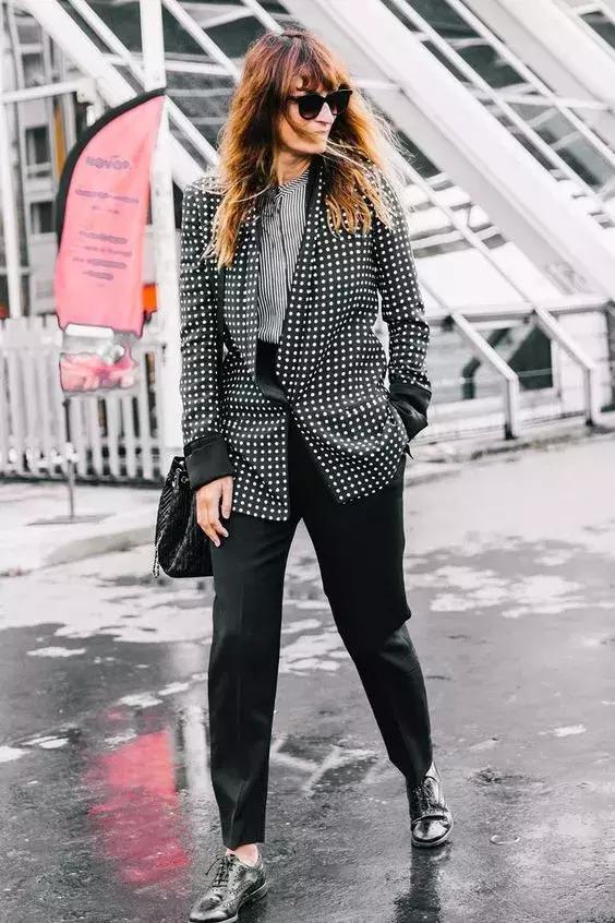 一條小黑褲,搞定100種時髦搭配! !