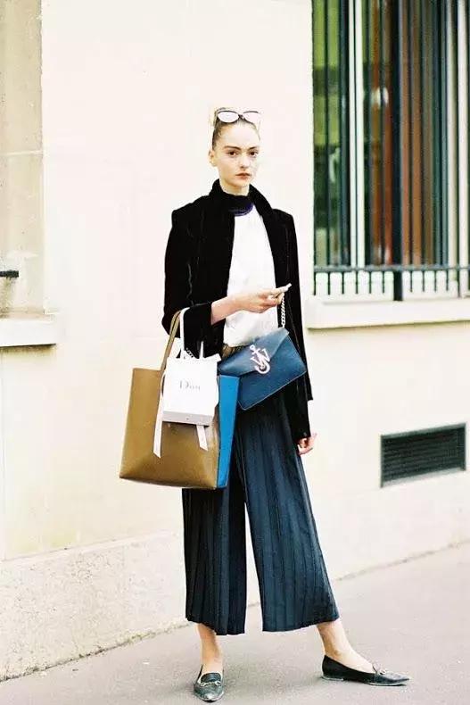 一條小黑褲,搞定100種時髦搭配! !