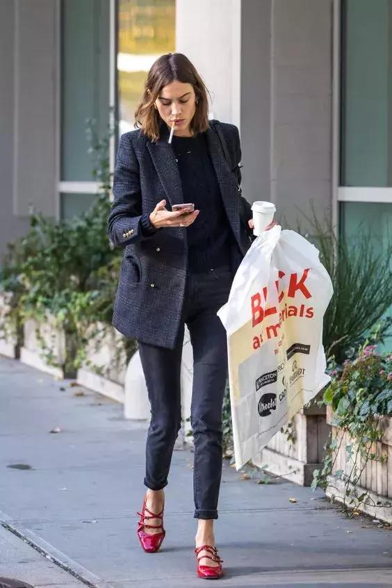 一條小黑褲,搞定100種時髦搭配! !