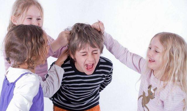 孩子“打人”、”被人打”，最佳解決方式是？ 聰明的父母這樣做！
