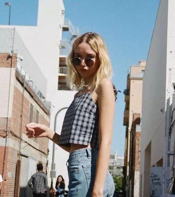 背心居然火了,原來它單穿這麼好看!