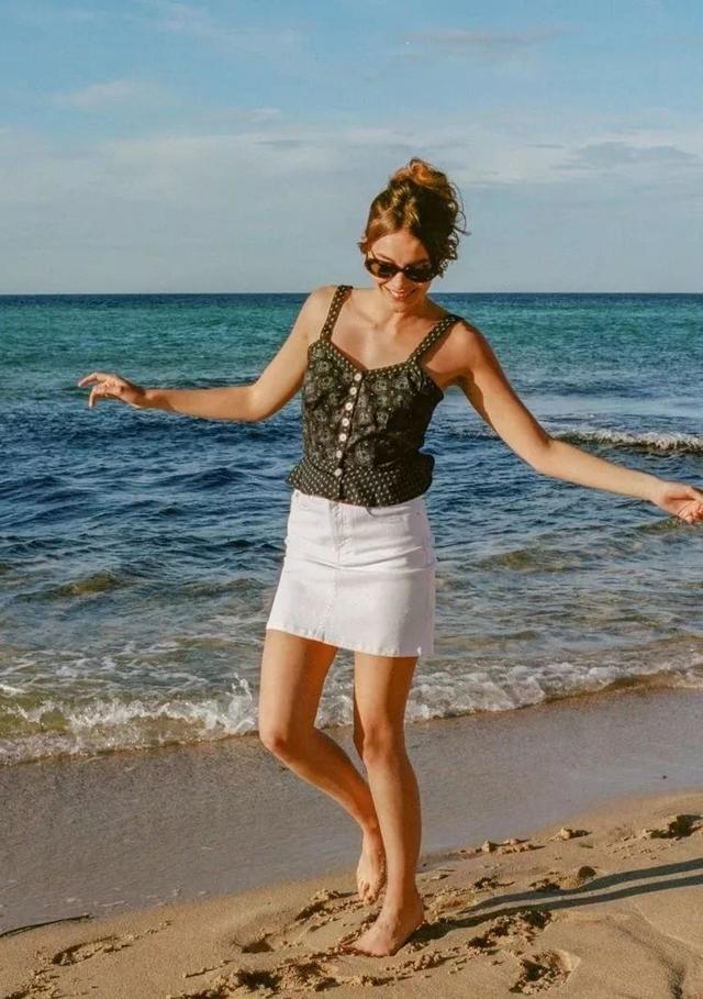 背心居然火了,原來它單穿這麼好看!