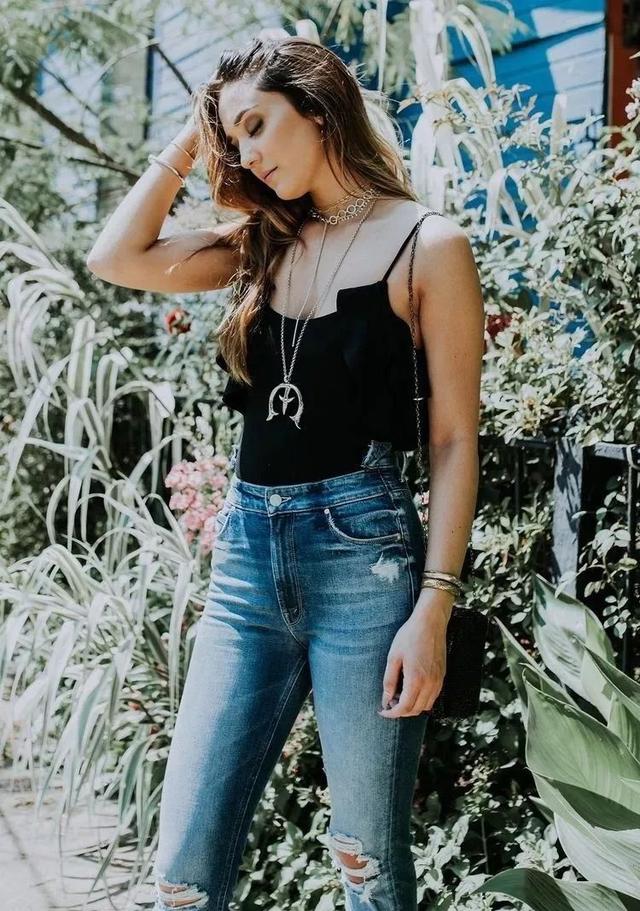 背心居然火了,原來它單穿這麼好看!