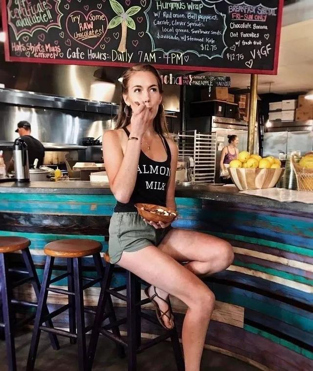 背心居然火了,原來它單穿這麼好看!