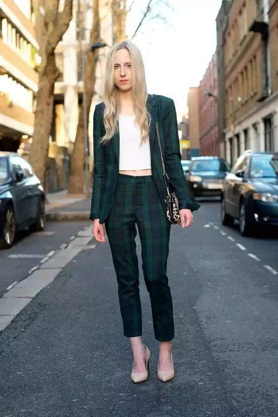 高跟鞋與九分褲，時髦搭配讓你玩轉整個夏天！