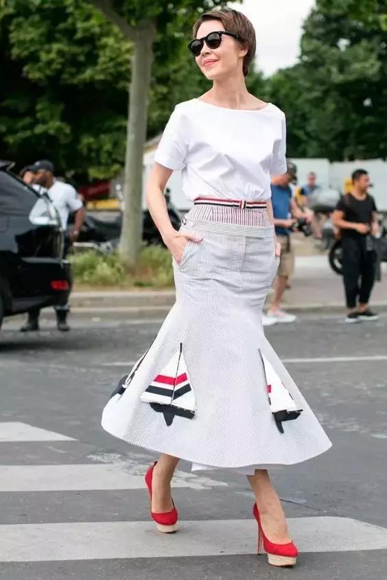 一條優雅的魚尾裙，讓這個夏天浪漫起來！