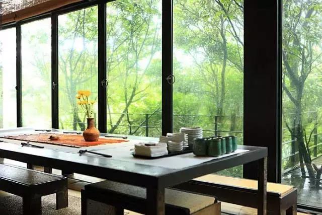 成功的人，背後是辛苦的付出; 富足的人，背後是終日的忙碌