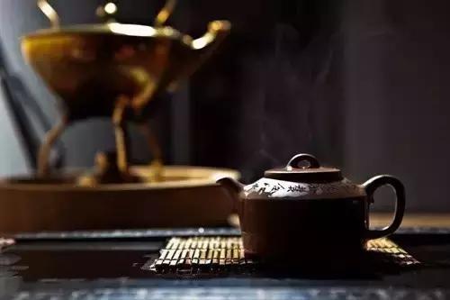 成功的人，背後是辛苦的付出; 富足的人，背後是終日的忙碌