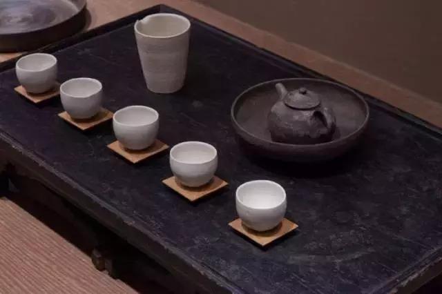 成功的人，背後是辛苦的付出; 富足的人，背後是終日的忙碌