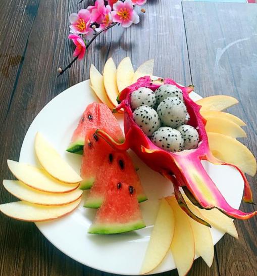 教你做冰涼的西瓜水果拼盤，簡單幾步，讓人食慾大增，降暑又解渴