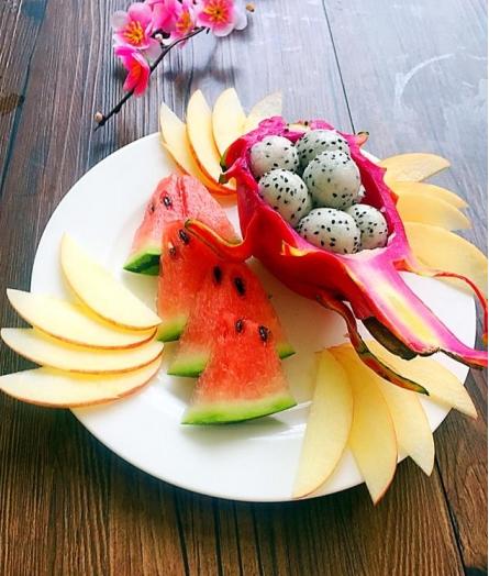 教你做冰涼的西瓜水果拼盤，簡單幾步，讓人食慾大增，降暑又解渴