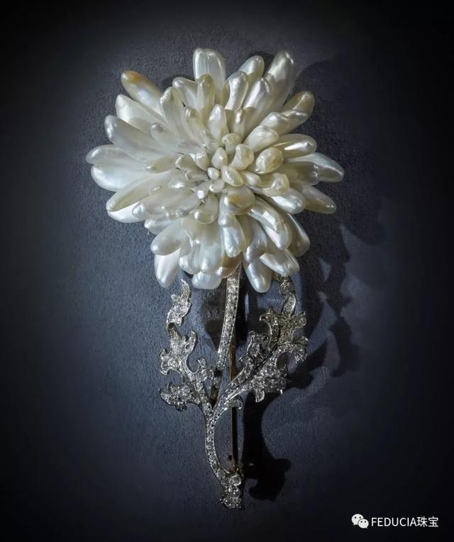 珍珠是一種古老的有機寶石,兩億年前的寶石保養!