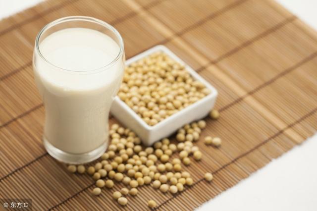 腮腺炎發作，多以紅腫熱痛顯露，很容易看出來