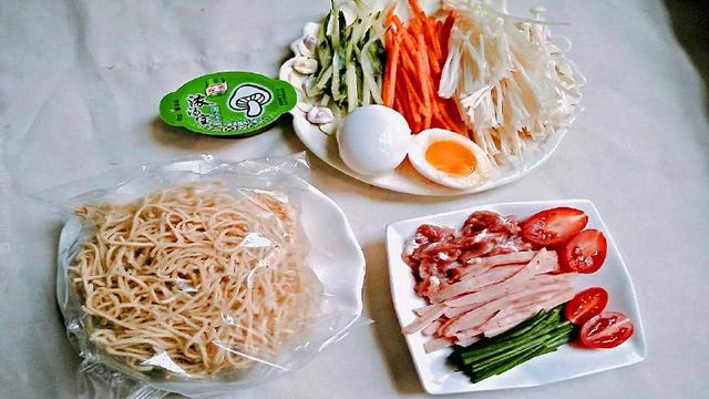 學會這道正宗冷面的做法，整個夏天都透著清涼，吃一大碗最過癮！