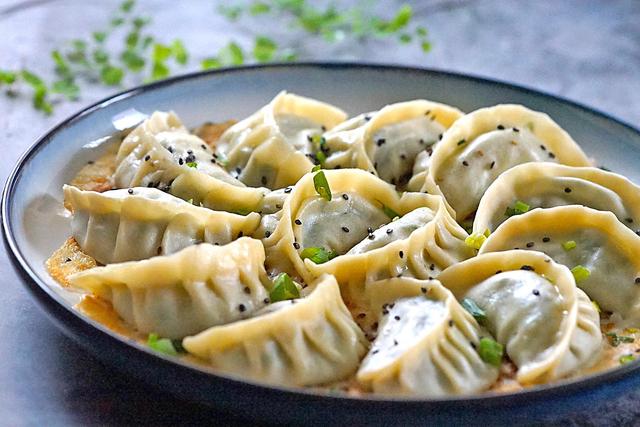 教你這樣做煎餃，又脆又香，學會了自己在家輕鬆做早餐