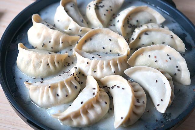 教你這樣做煎餃，又脆又香，學會了自己在家輕鬆做早餐