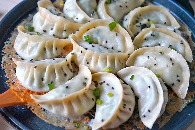 教你這樣做煎餃，又脆又香，學會了自己在家輕鬆做早餐