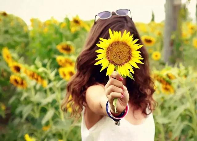 人生苦短自己領悟，人情冷暖自己體會