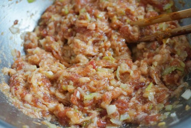 這菜別再炒著吃了，用它包餃子特別香，餡兒鮮嫩又多汁