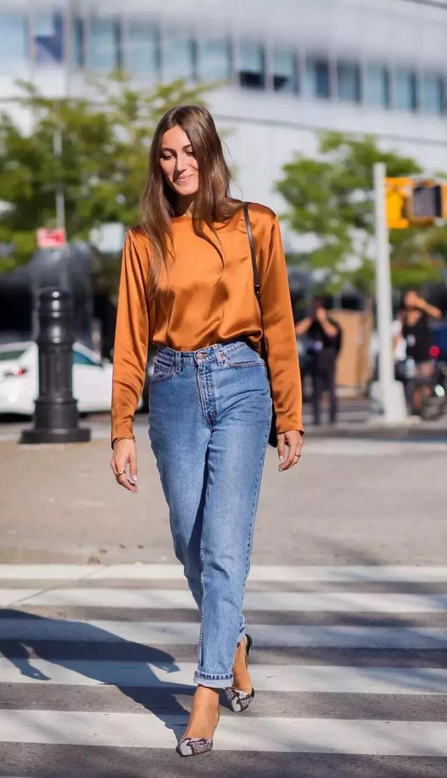 這樣一件有仙氣的絲質襯衫絕對能夠滿足你對時髦好看的所有想像