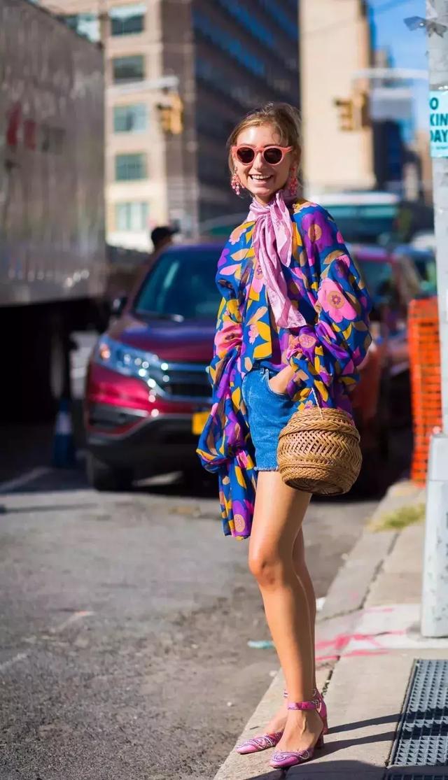 這樣一件有仙氣的絲質襯衫絕對能夠滿足你對時髦好看的所有想像