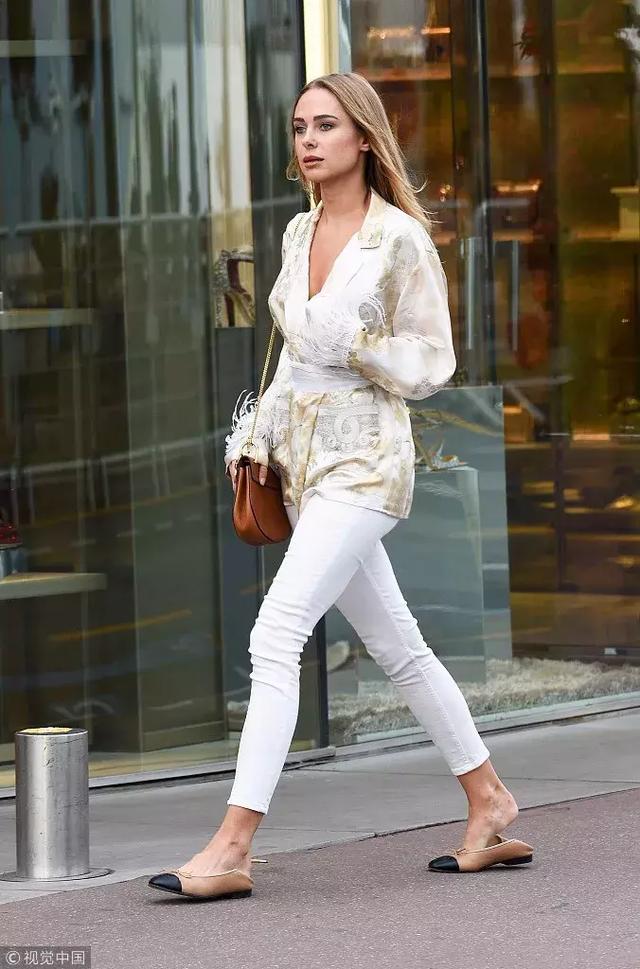 這樣一件有仙氣的絲質襯衫絕對能夠滿足你對時髦好看的所有想像