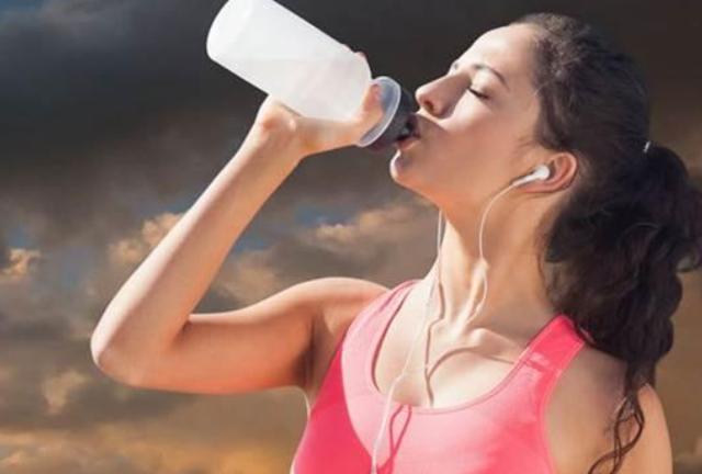 「健康」4個習慣讓人急速衰老，你再不留意就老了！