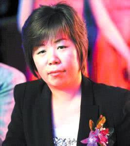 21歲到深圳打工，20多年間搖身一變成上百億富豪，堪稱女版郭台銘