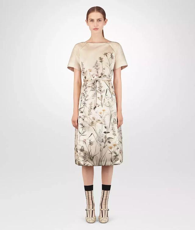 印花裙就買這幾件讓你穿過就戒不掉的美麗