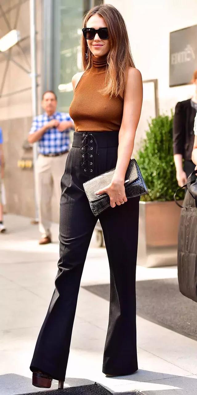 也許你不知道這些女明星身材並不完美只是會穿衣服而已