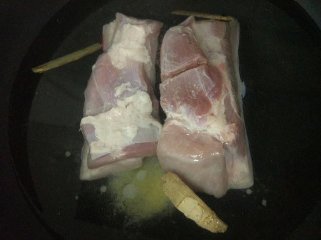 五花肉別炒著吃了，試試這種做法，皮脆肉爛，越嚼越香，好吃不膩