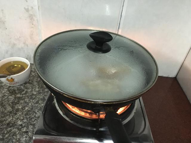 五花肉別炒著吃了，試試這種做法，皮脆肉爛，越嚼越香，好吃不膩