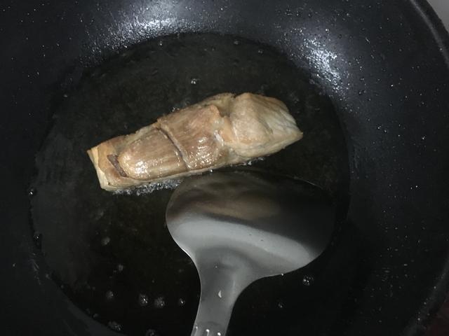 五花肉別炒著吃了，試試這種做法，皮脆肉爛，越嚼越香，好吃不膩