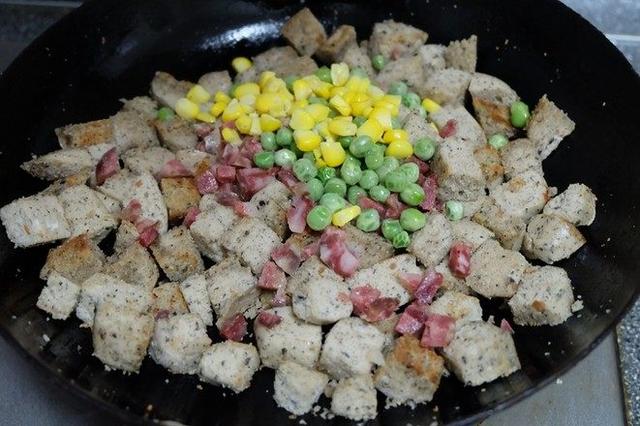 3個雞蛋，1個饅頭，竟然可以做出和披薩一樣美味的早餐！