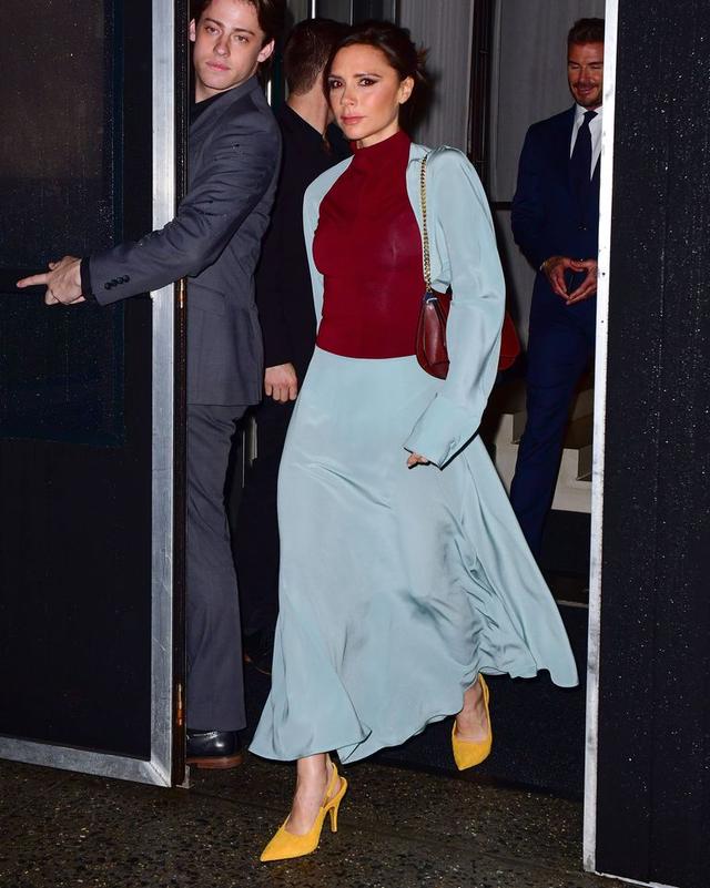 全身不能超過三個顏色！ 來學學貝嫂的穿搭哲學