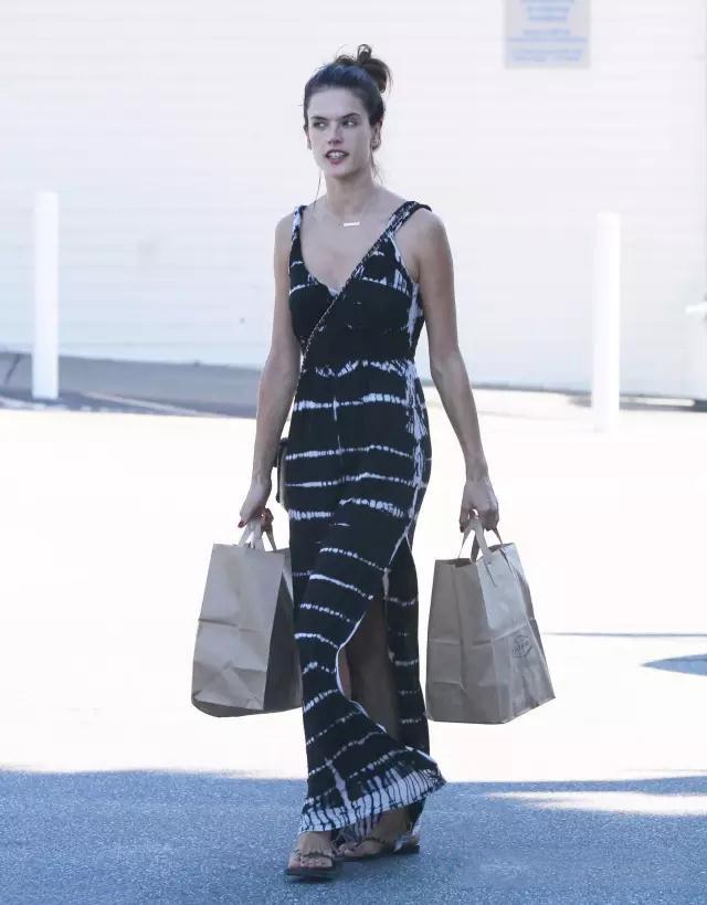 人字拖有多時髦好穿？ 讓超模Gigi都甘願放下高跟鞋