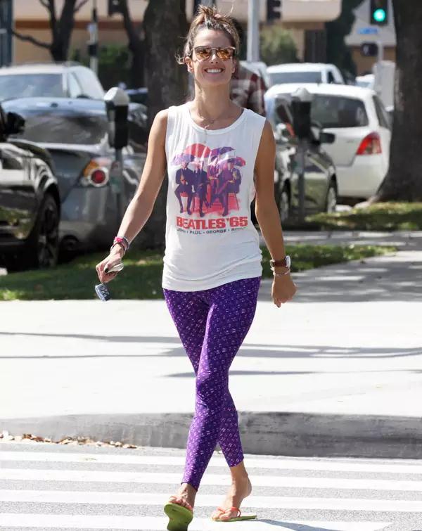 人字拖有多時髦好穿？ 讓超模Gigi都甘願放下高跟鞋