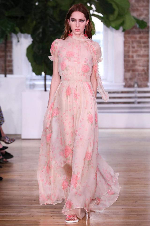 人字拖有多時髦好穿？ 讓超模Gigi都甘願放下高跟鞋