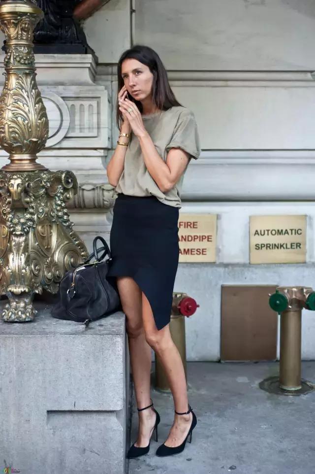 T卹搭半裙，這個簡單基礎的穿搭到底怎樣才能漂亮又時髦？